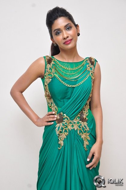 Anjali-Patil-at-Naa-Bangaaru-Talli-Movie-Special-Show